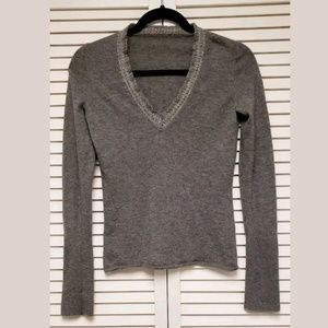 🔥SALE! 100% Cashmere V-Neck Long Sleeve Sweater.